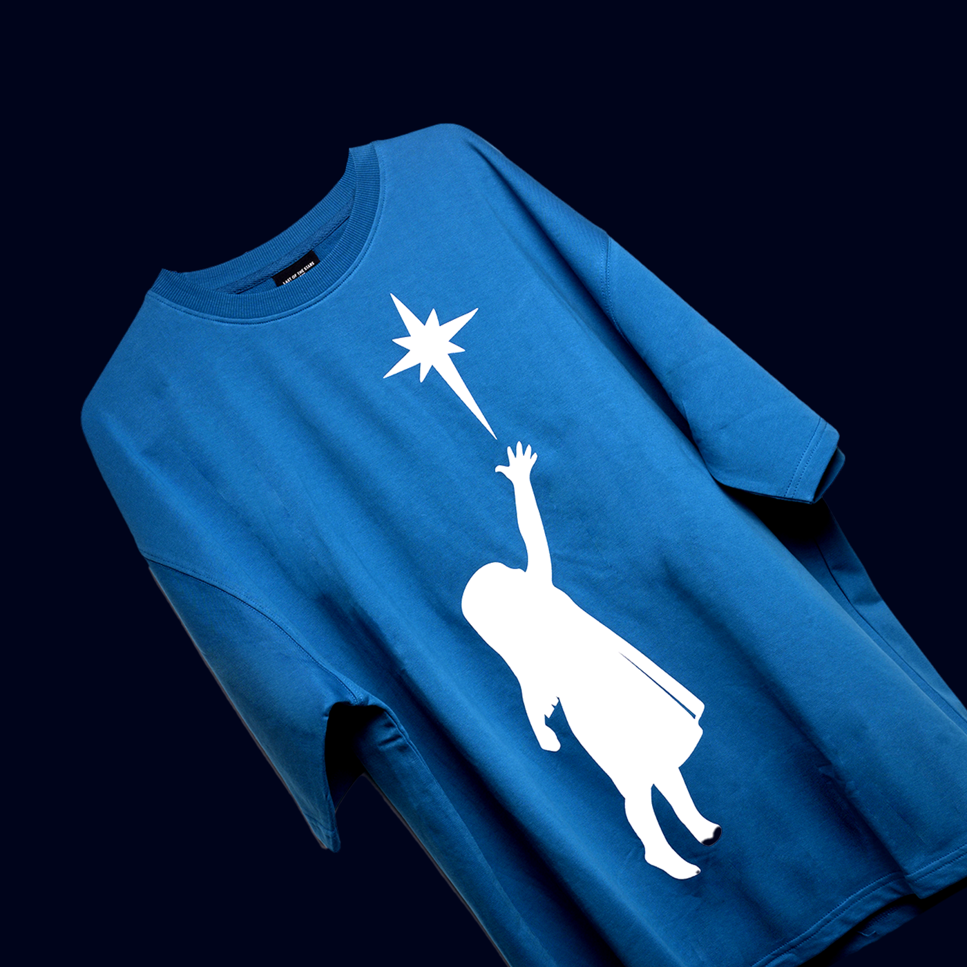 Girl reaching out to the star T-shirt